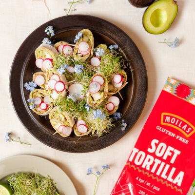 Moilas gluteenittomat halloumirullat juhliin, tehty Moilas Gluten-Free Soft Tortillasta